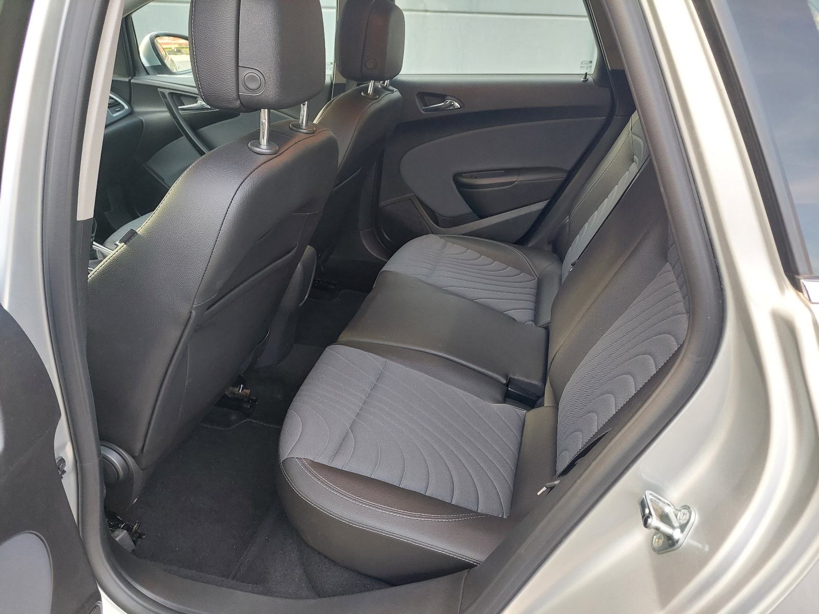 Opel Astra Karavan 1.6 CDTI, fotografija 16
