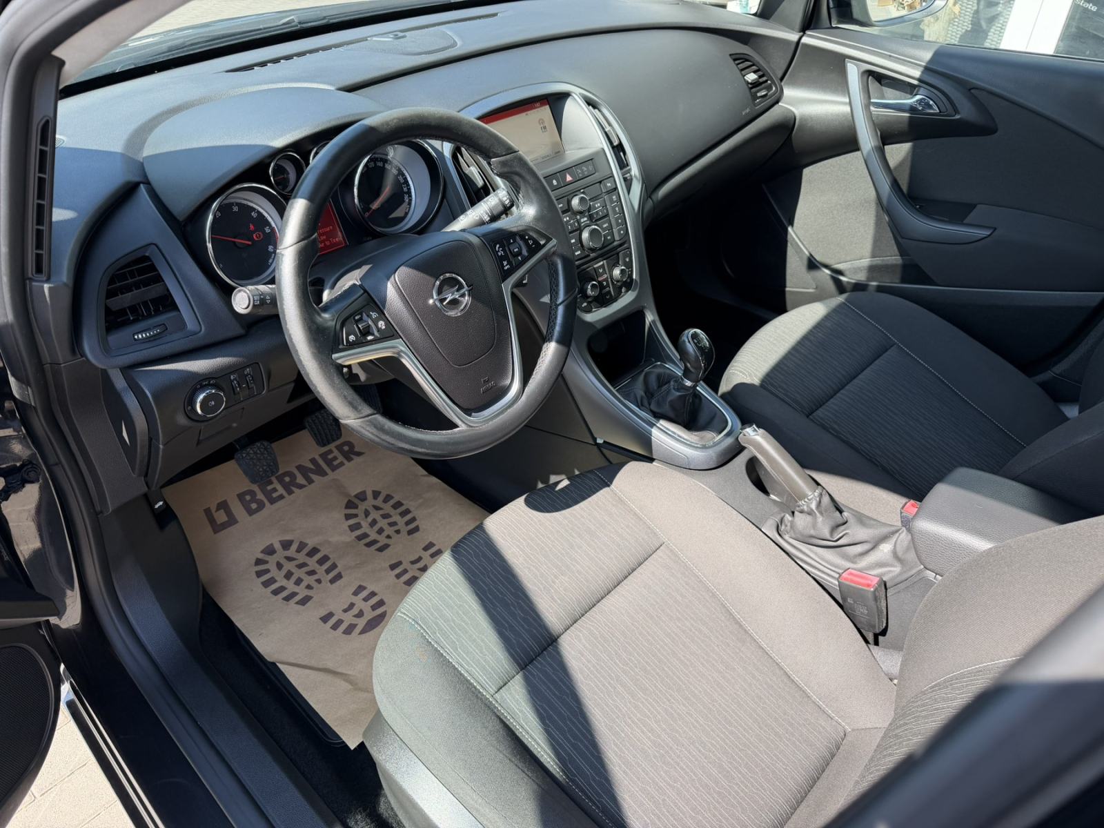 Opel Astra Karavan 1,6 CDTI, fotografija 9