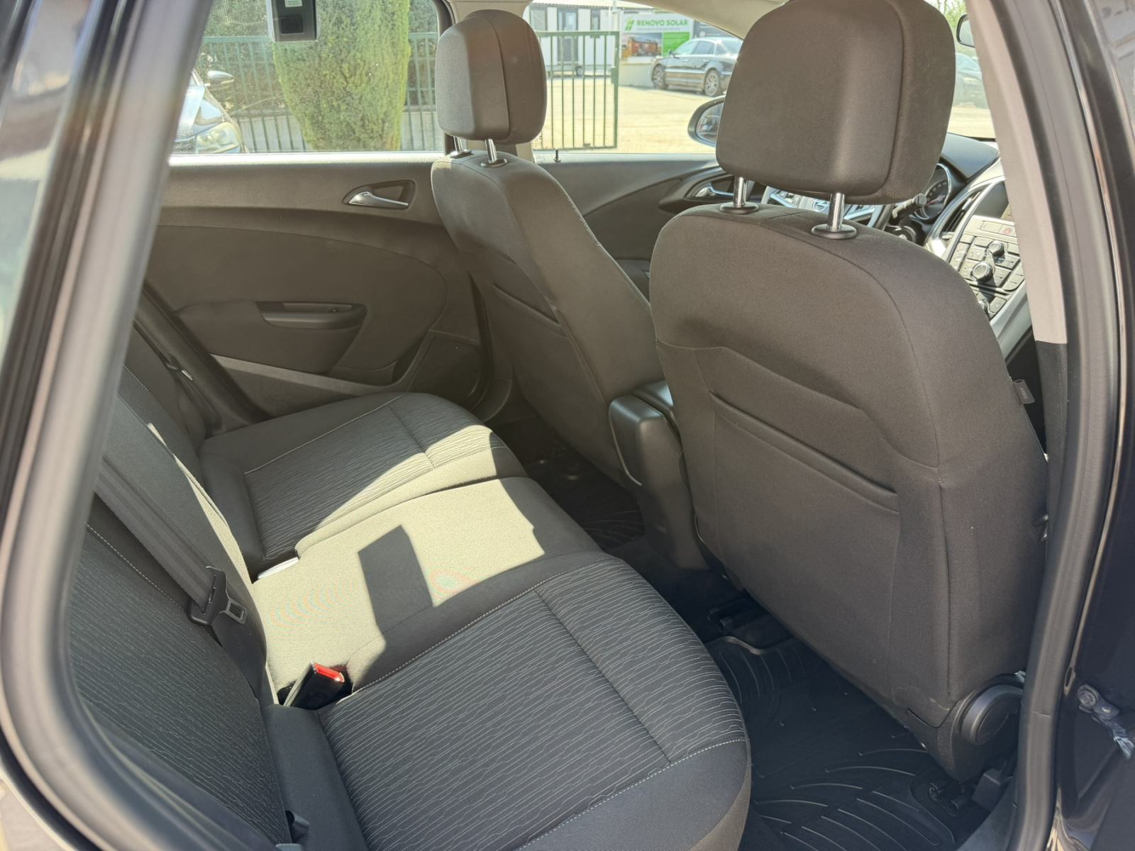 Opel Astra Karavan 1,6 CDTI, fotografija 13