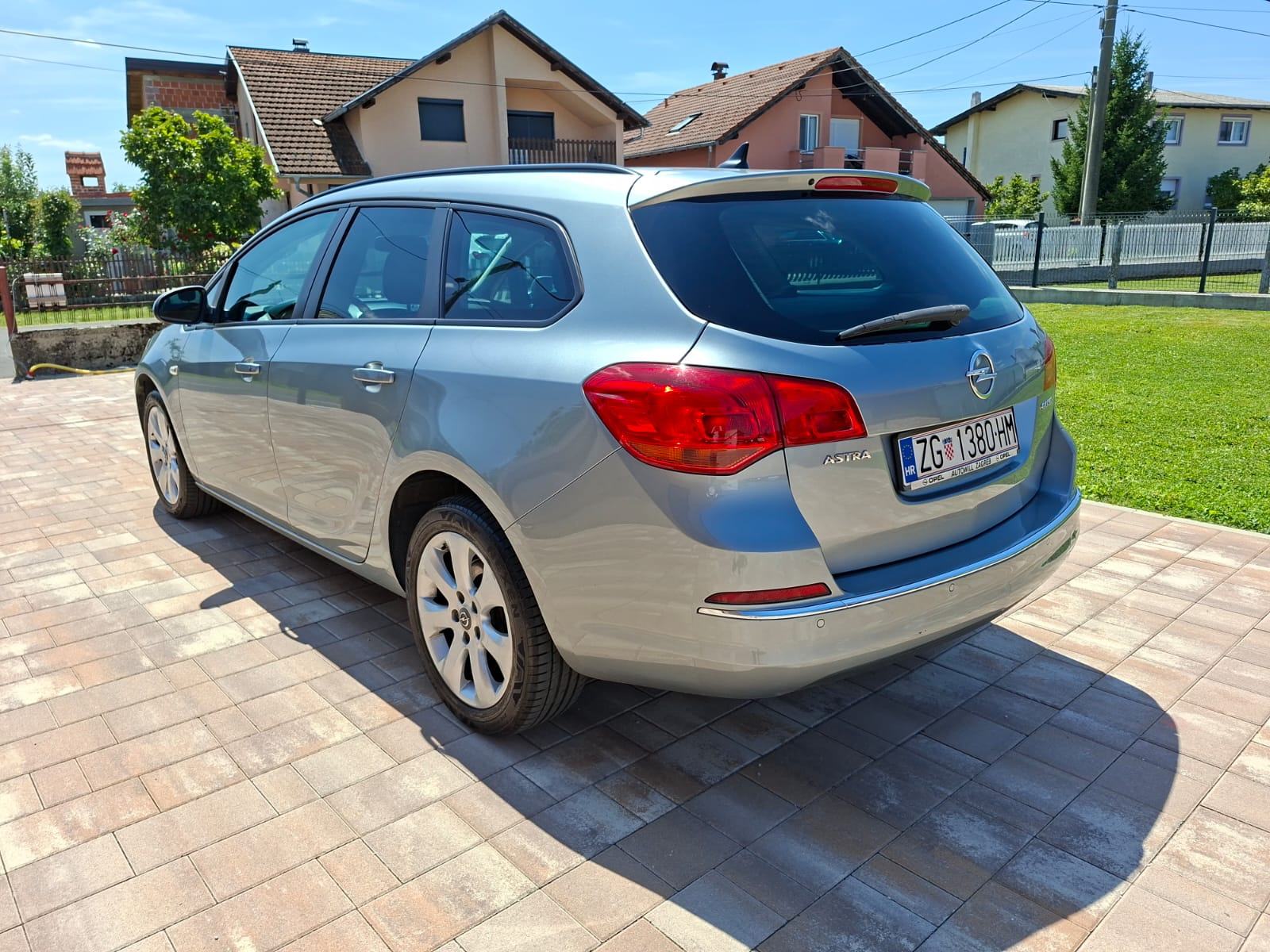 Opel Astra Karavan 1,6 CDTI *KLIMA* NAVIGACIJA *ODLIČAN* KREDIT-KARTIC, fotografija 7