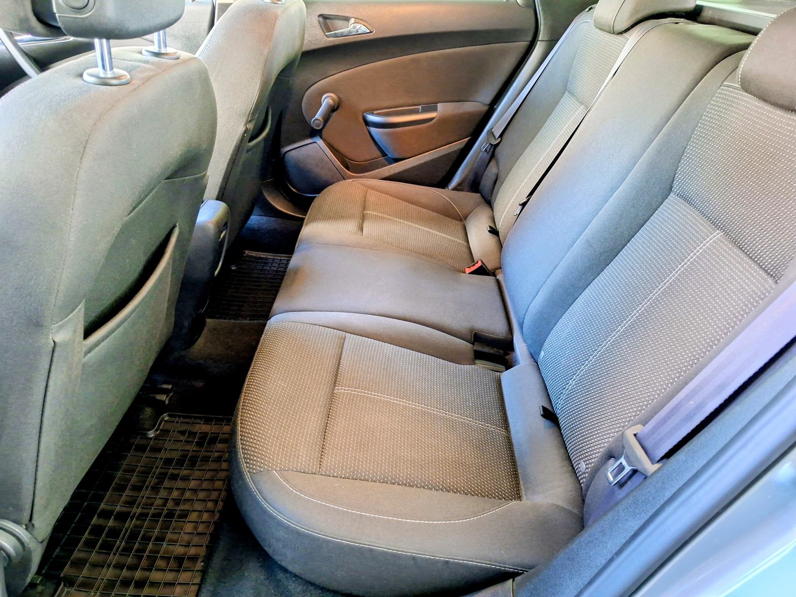 Opel Astra Karavan 1,6 CDTI *KLIMA* NAVIGACIJA *ODLIČAN* KREDIT-KARTIC, fotografija 12