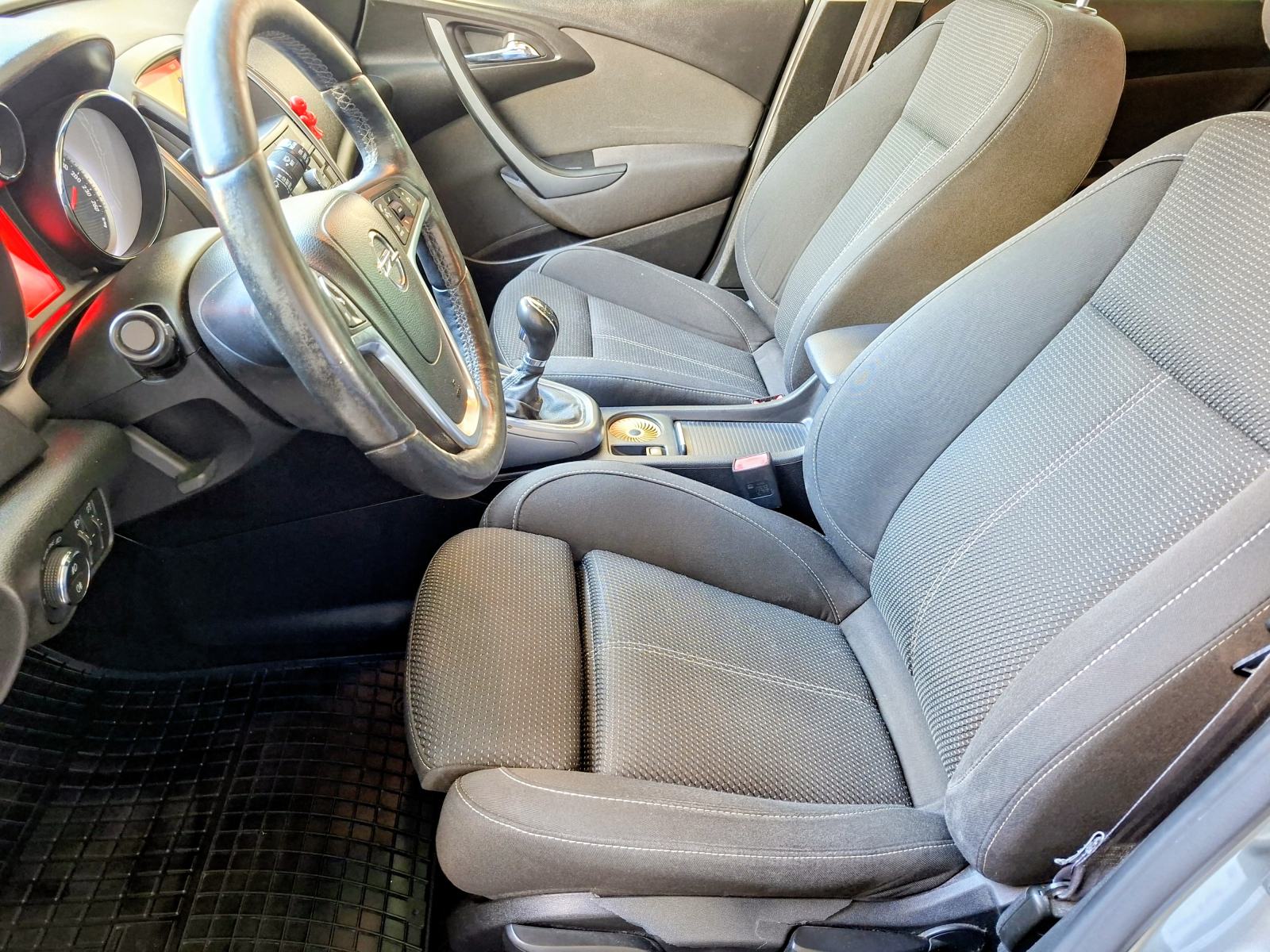 Opel Astra Karavan 1,6 CDTI *KLIMA* NAVIGACIJA *ODLIČAN* KREDIT-KARTIC, fotografija 10