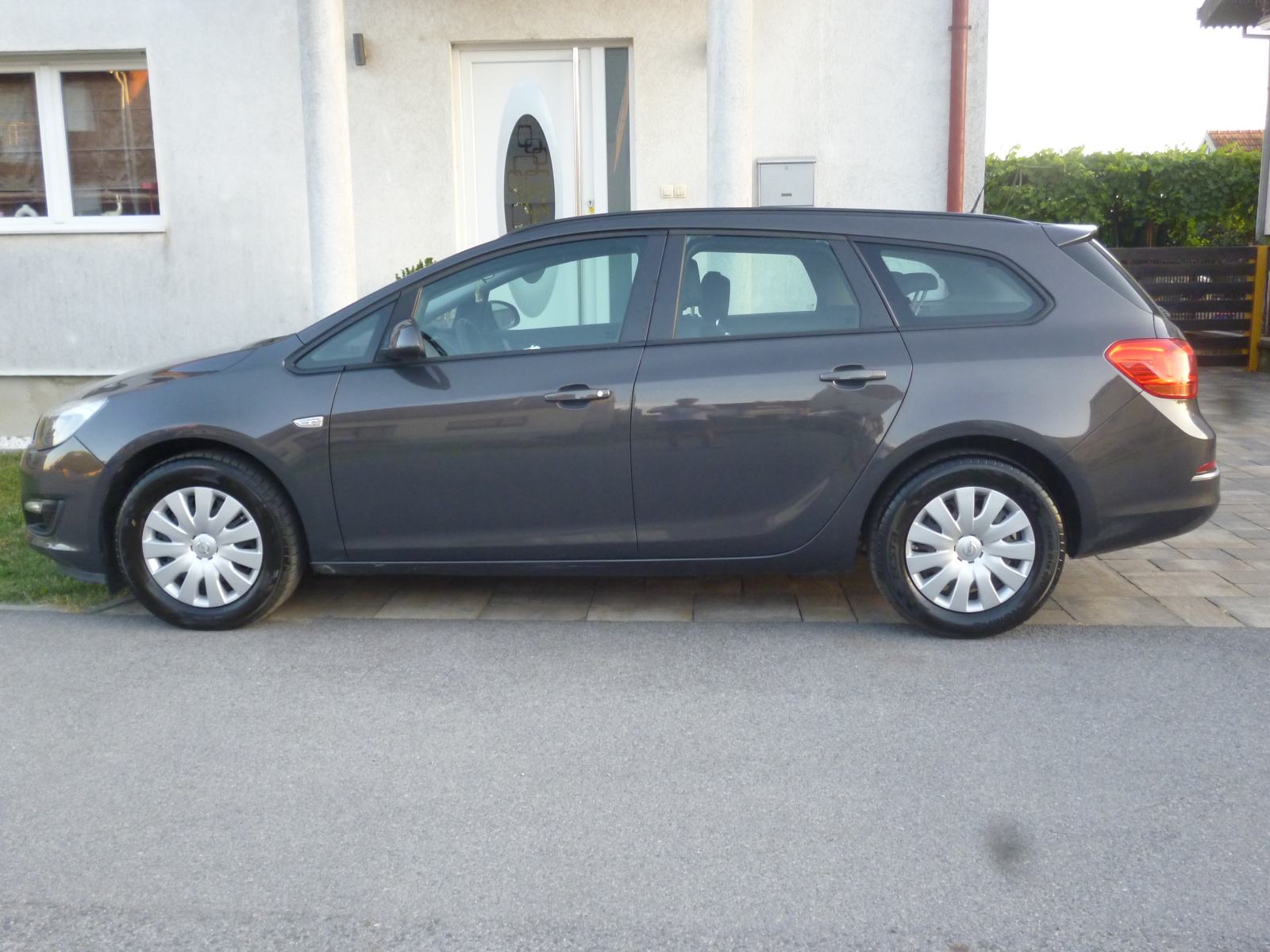 Opel Astra Karavan 1,6 CDTI, fotografija 4