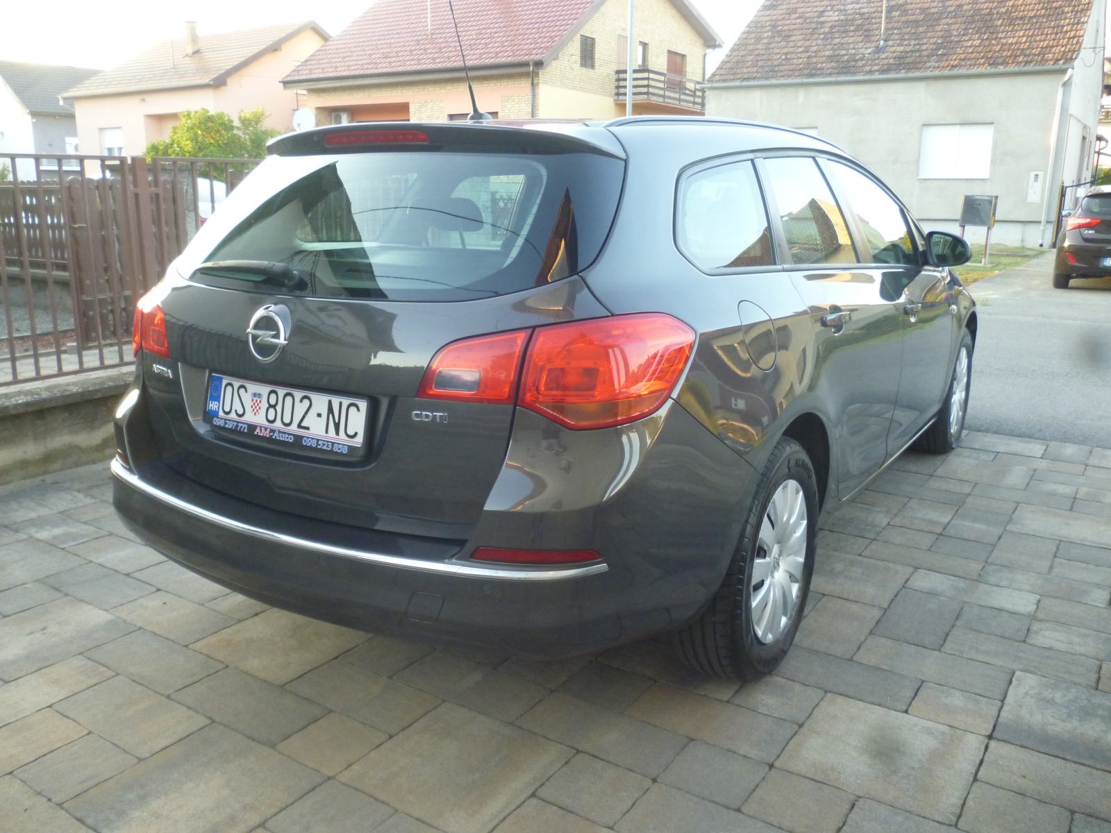 Opel Astra Karavan 1,6 CDTI, fotografija 7
