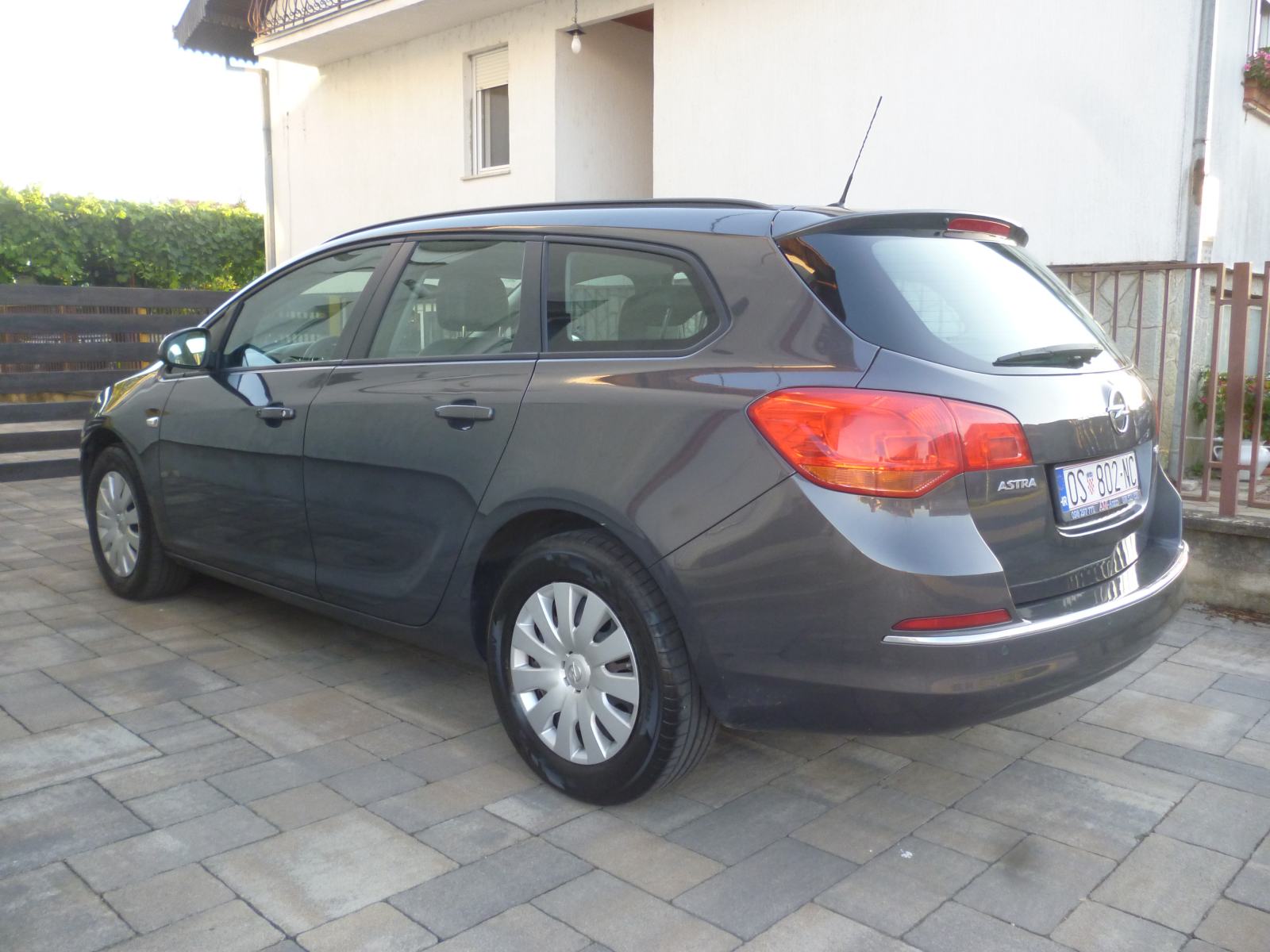 Opel Astra Karavan 1,6 CDTI, fotografija 8