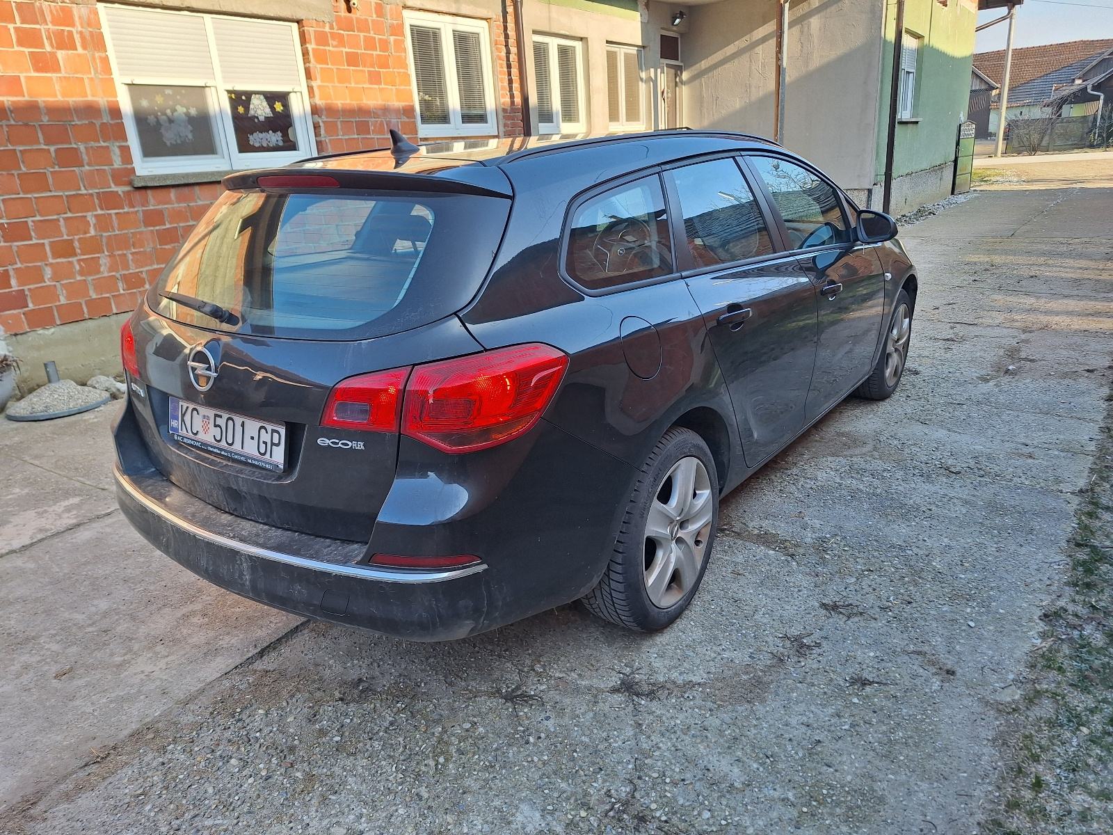Opel Astra Karavan 1,6 CDTI, fotografija 3
