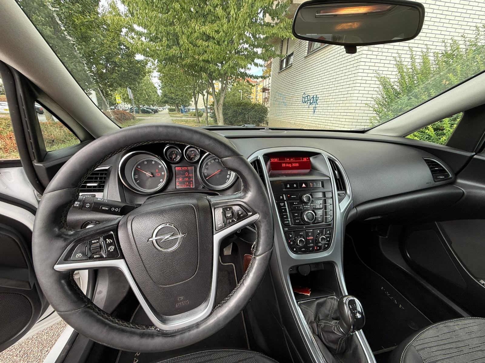 Opel Astra Karavan 1,6 CDTI, fotografija 8