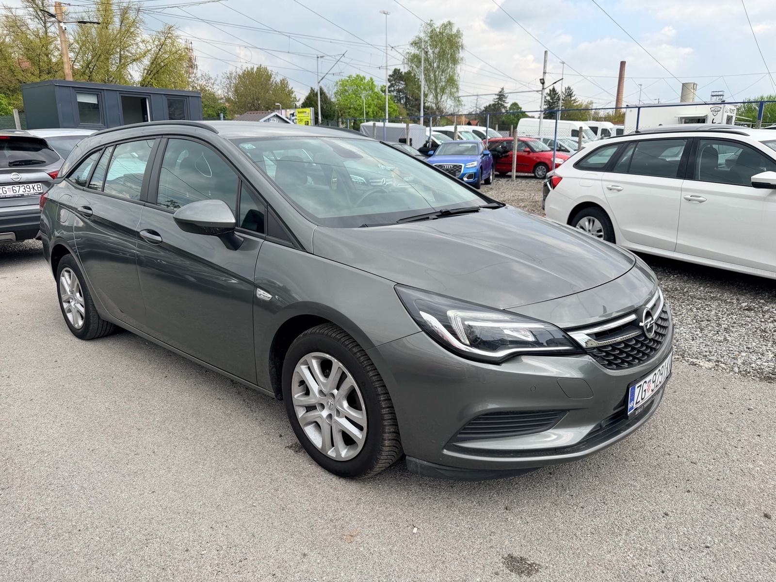 Opel Astra Karavan 1.6CDTI*NAPRAVLJEN VELIKI SERVIS*NOVI KUPLUNG SET*, fotografija 4