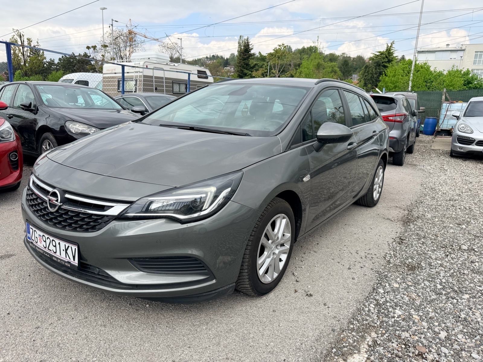 Opel Astra Karavan 1.6CDTI*NAPRAVLJEN VELIKI SERVIS*NOVI KUPLUNG SET*, fotografija 1