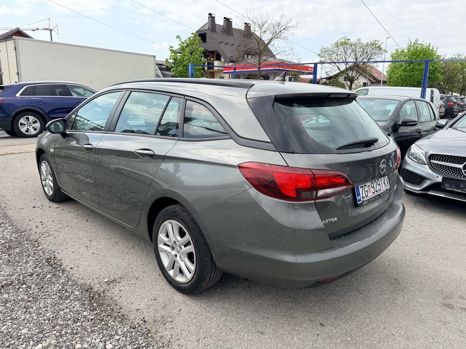 Opel Astra Karavan 1.6CDTI*NAPRAVLJEN VELIKI SERVIS*NOVI KUPLUNG SET*, fotografija 7