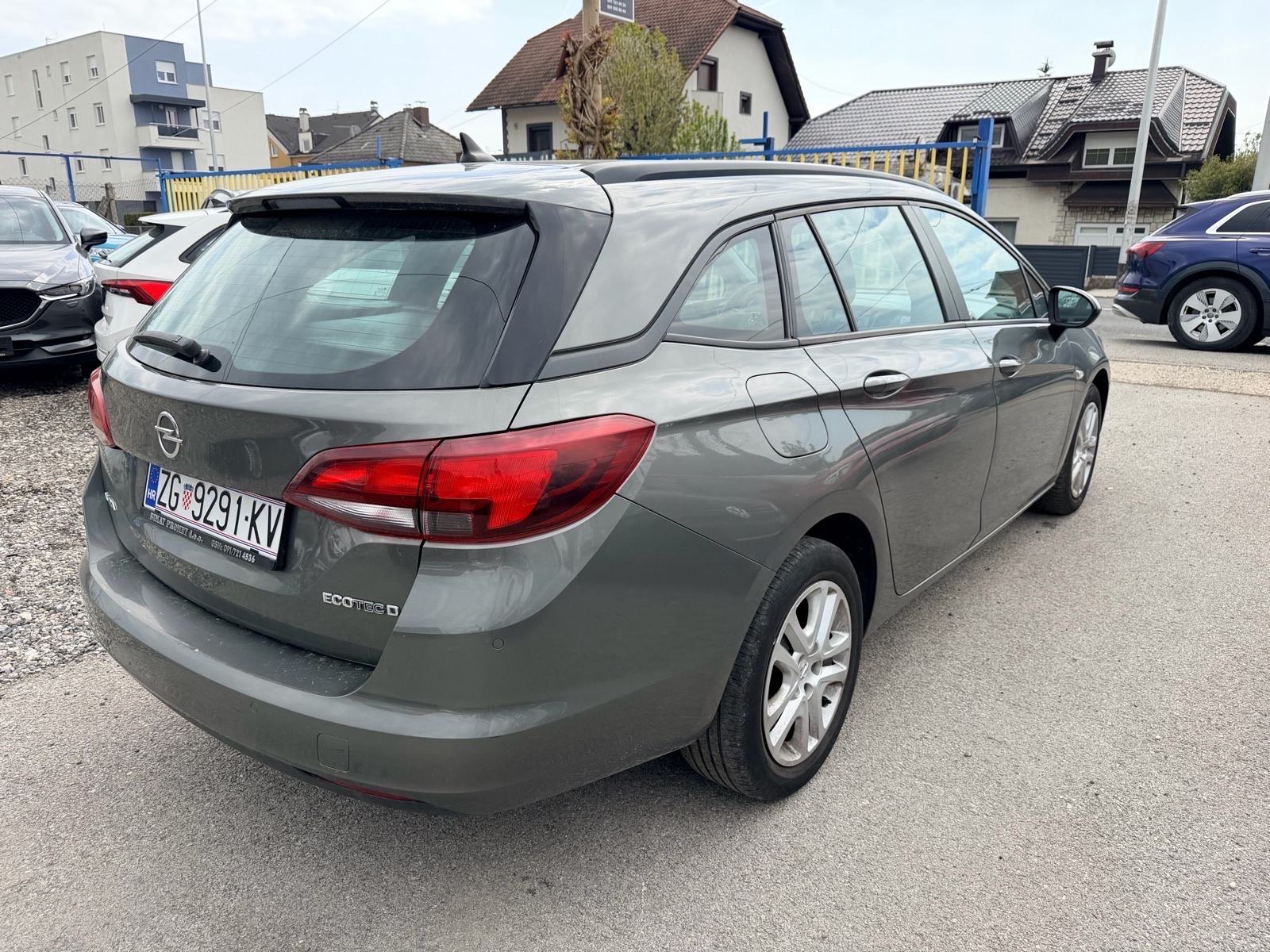 Opel Astra Karavan 1.6CDTI*NAPRAVLJEN VELIKI SERVIS*NOVI KUPLUNG SET*, fotografija 5