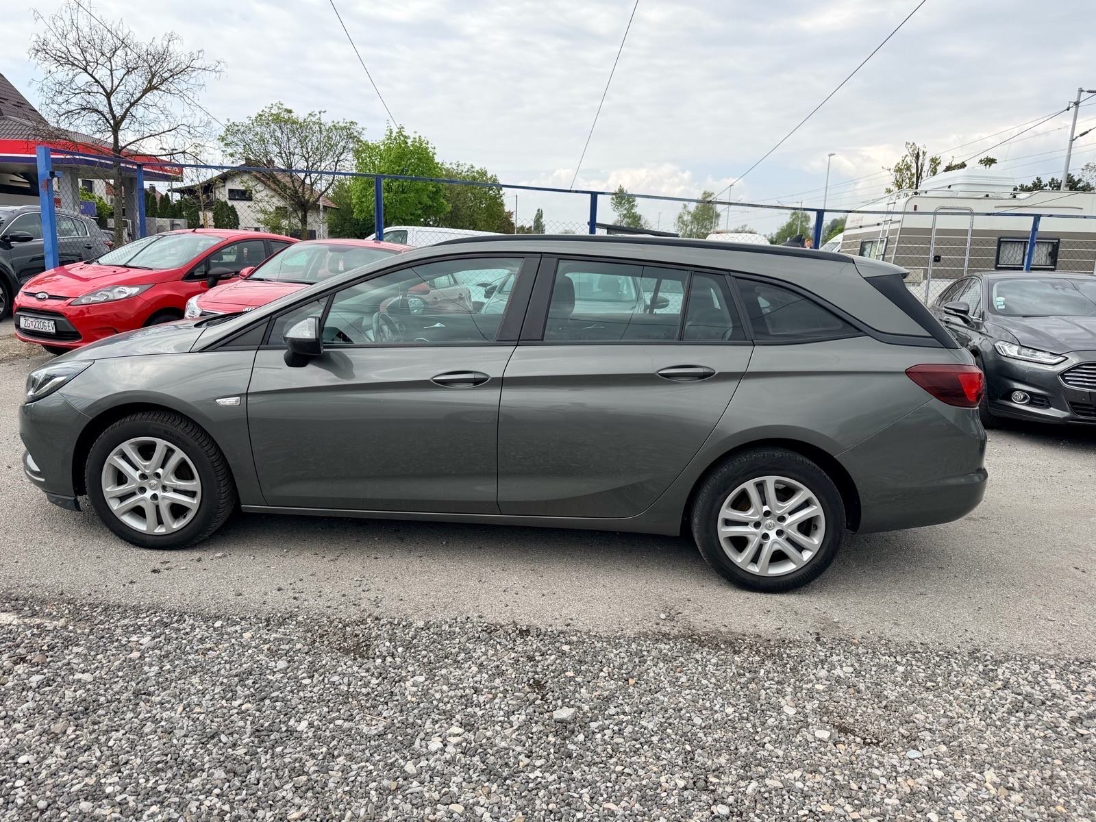 Opel Astra Karavan 1.6CDTI*NAPRAVLJEN VELIKI SERVIS*NOVI KUPLUNG SET*, fotografija 8