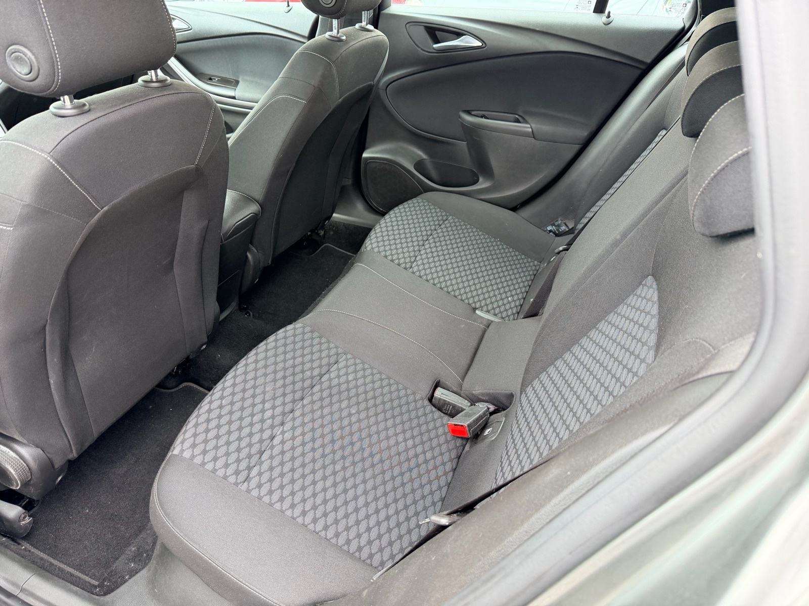 Opel Astra Karavan 1.6CDTI*NAPRAVLJEN VELIKI SERVIS*NOVI KUPLUNG SET*, fotografija 11