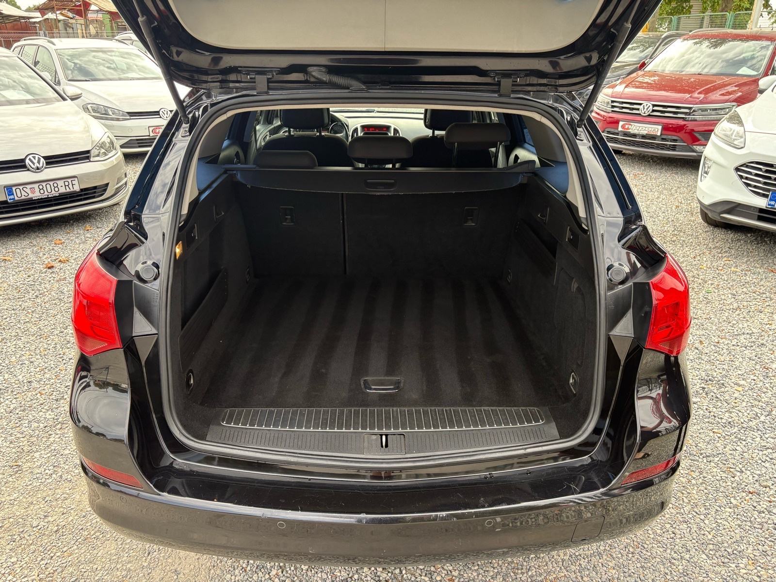 Opel Astra Karavan 1,7 CDTI KLIMA - SENZORI - AUTOKREDIT, fotografija 20