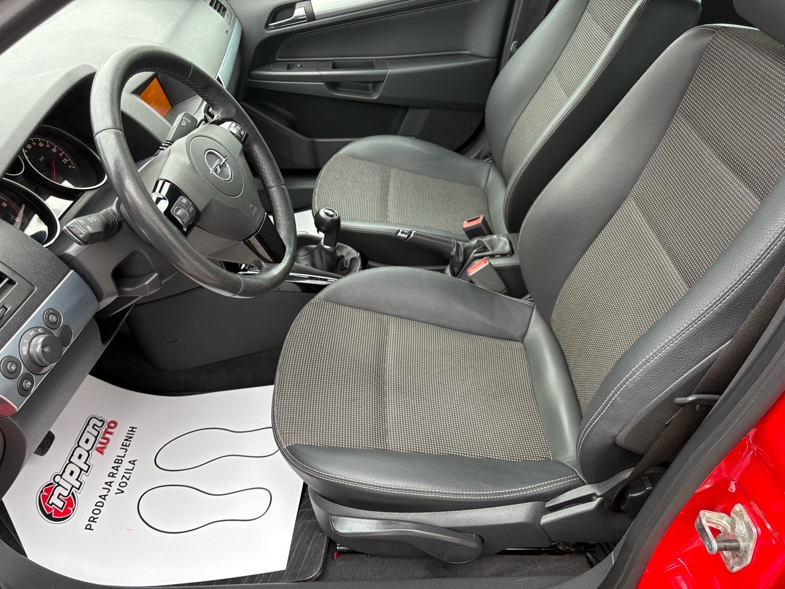 Opel Astra Karavan 1,9 CDTI REG:09/2026 - KLIMA - AUTOKREDIT, fotografija 11