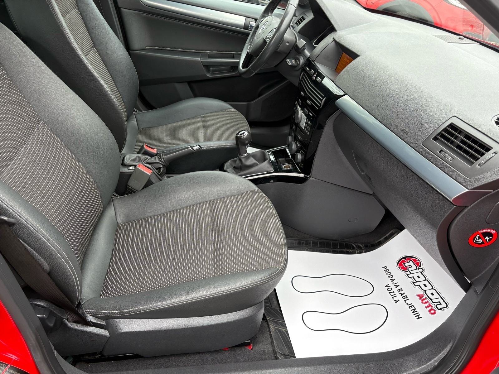 Opel Astra Karavan 1,9 CDTI REG:09/2026 - KLIMA - AUTOKREDIT, fotografija 18