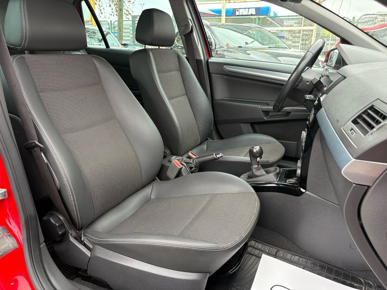 Opel Astra Karavan 1,9 CDTI REG:09/2026 - KLIMA - AUTOKREDIT, fotografija 19