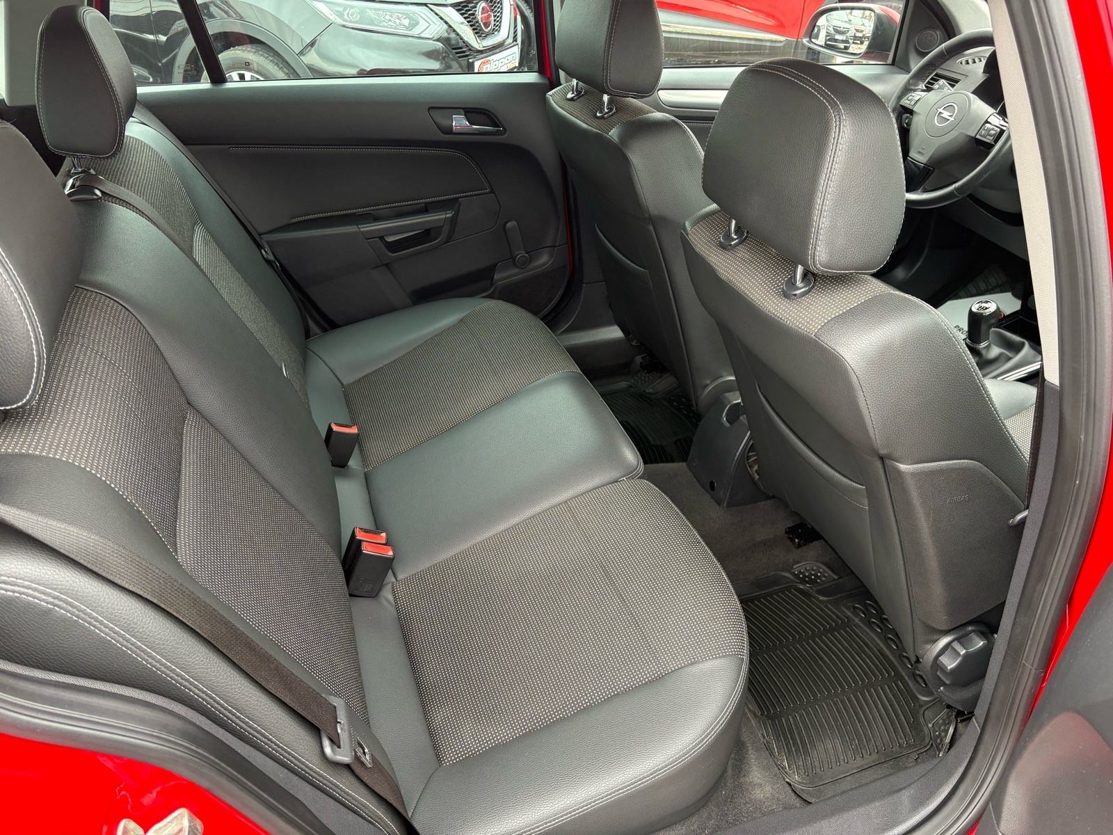 Opel Astra Karavan 1,9 CDTI REG:09/2026 - KLIMA - AUTOKREDIT, fotografija 20