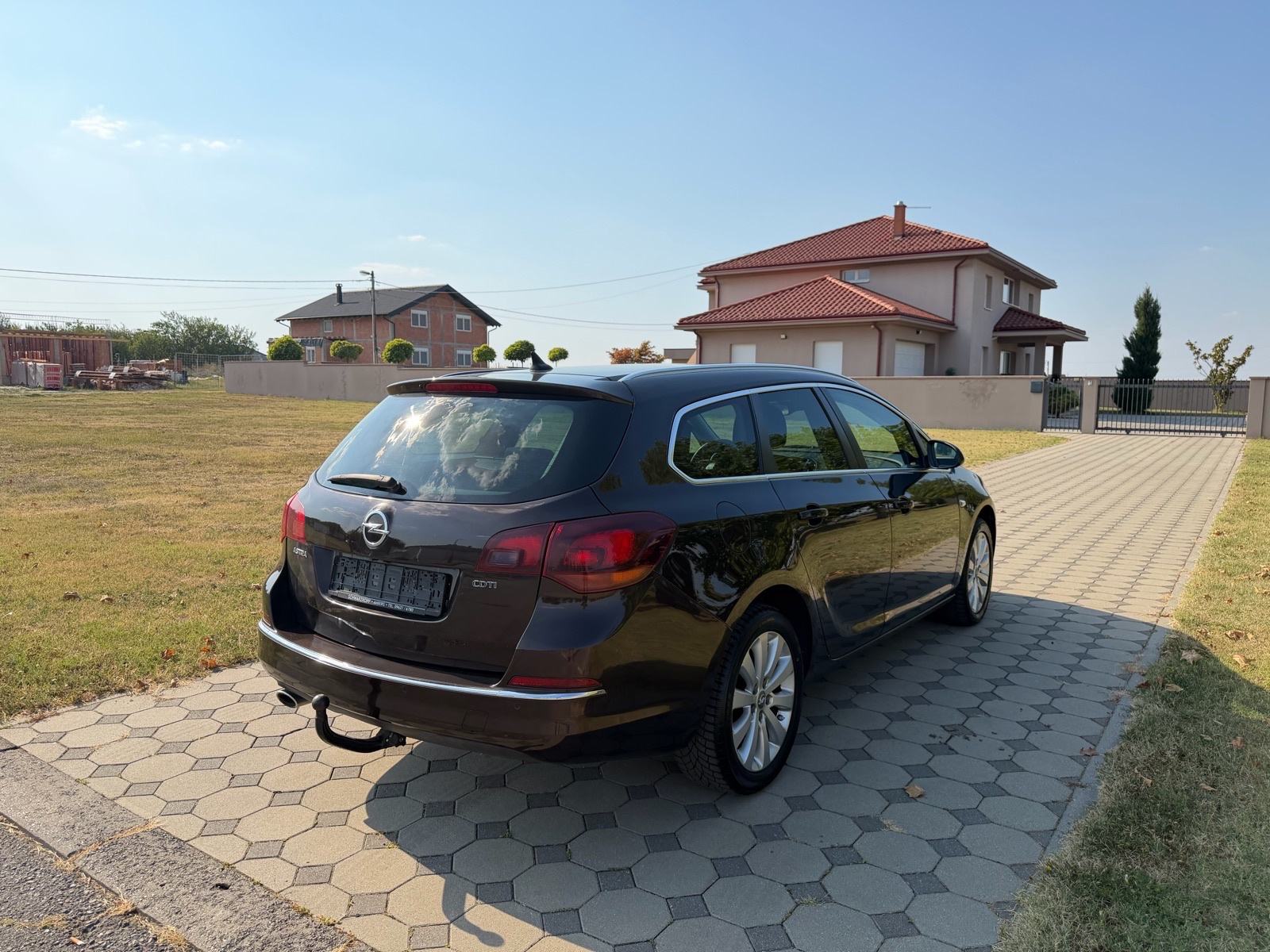 Opel Astra Karavan 2,0 CDTI, fotografija 3