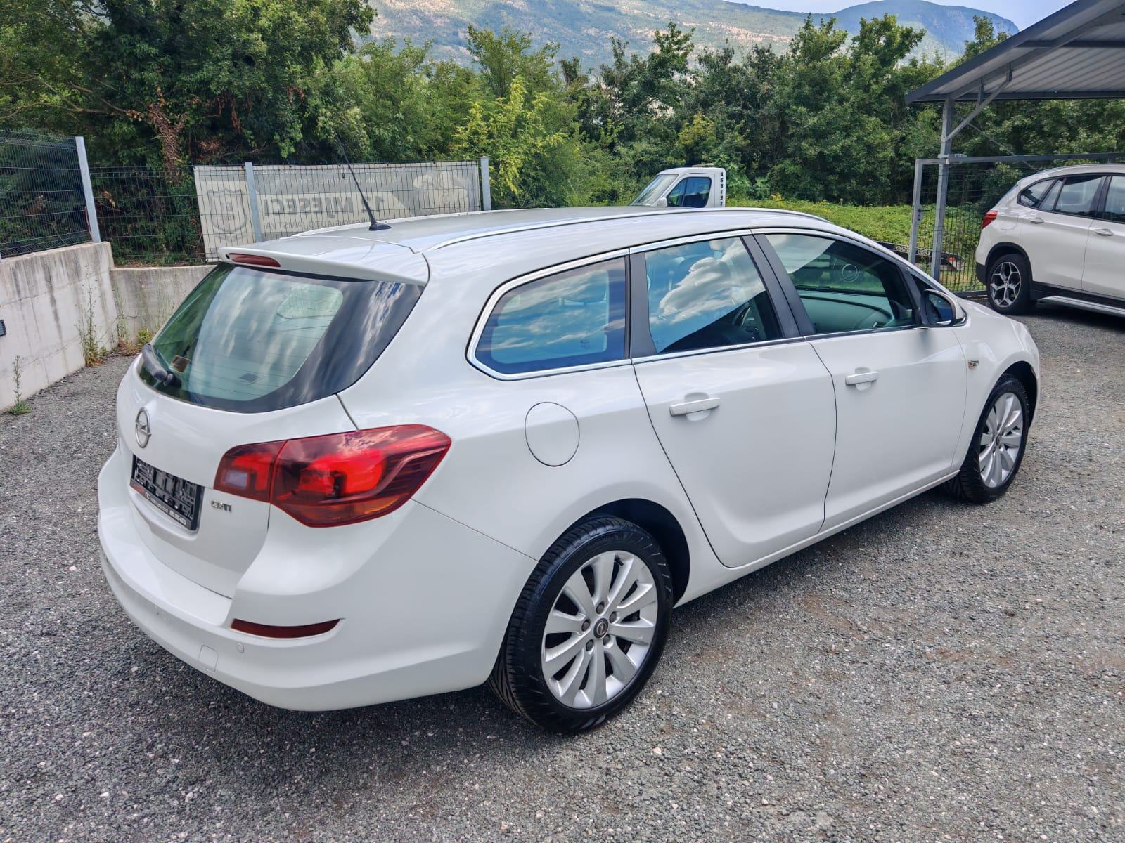 Opel Astra Sports 1,7 CDTI 125 ks COSMO oprema, servisna, KAO NOVA❗❗, fotografija 3