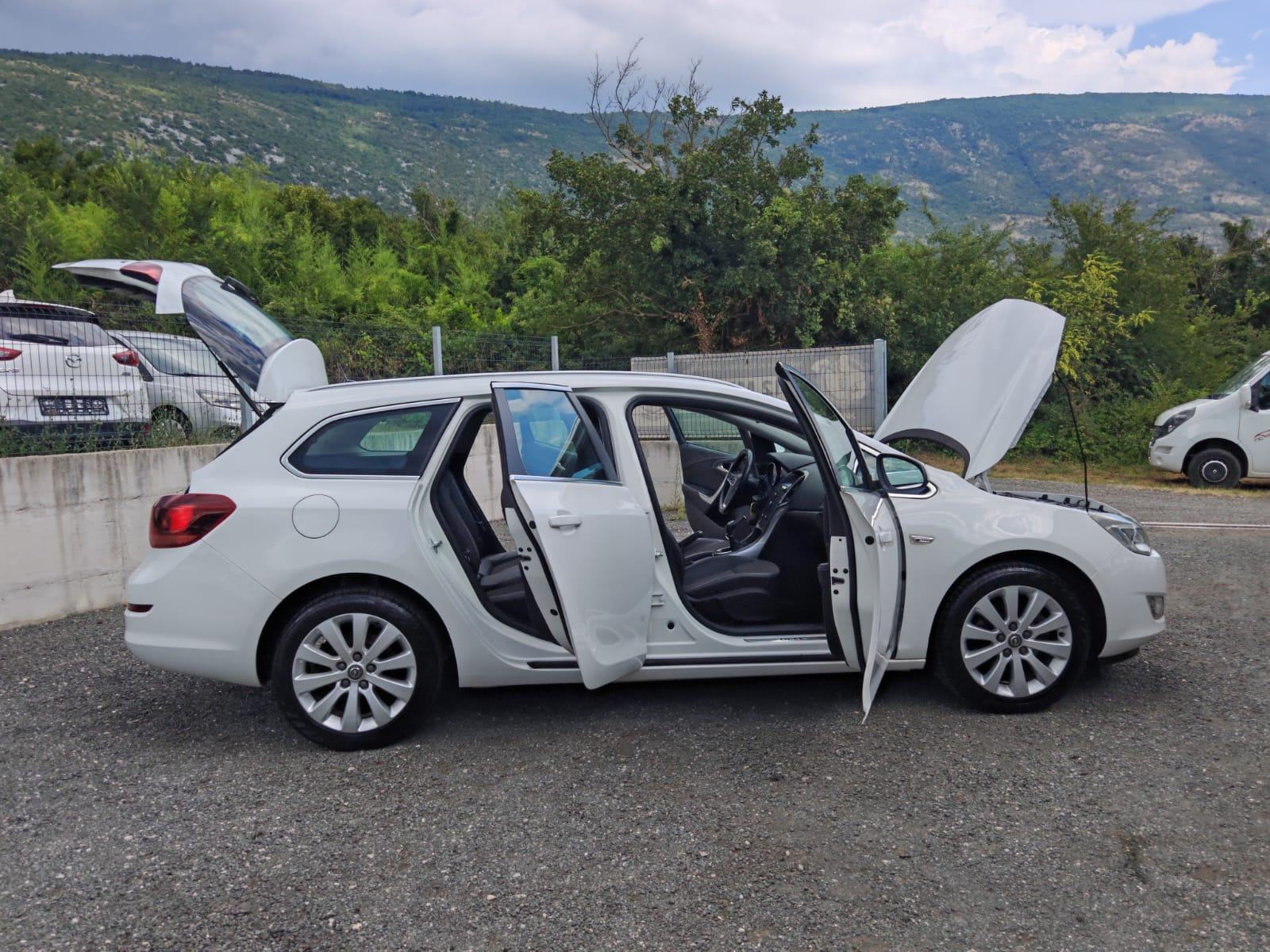 Opel Astra Sports 1,7 CDTI 125 ks COSMO oprema, servisna, KAO NOVA❗❗, fotografija 14