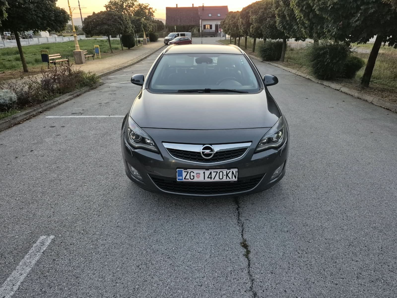 Opel Astra Karavan Sports 1,7 CDTI CLIMATRONIK DRUGI VLA TOP STANJE, fotografija 2