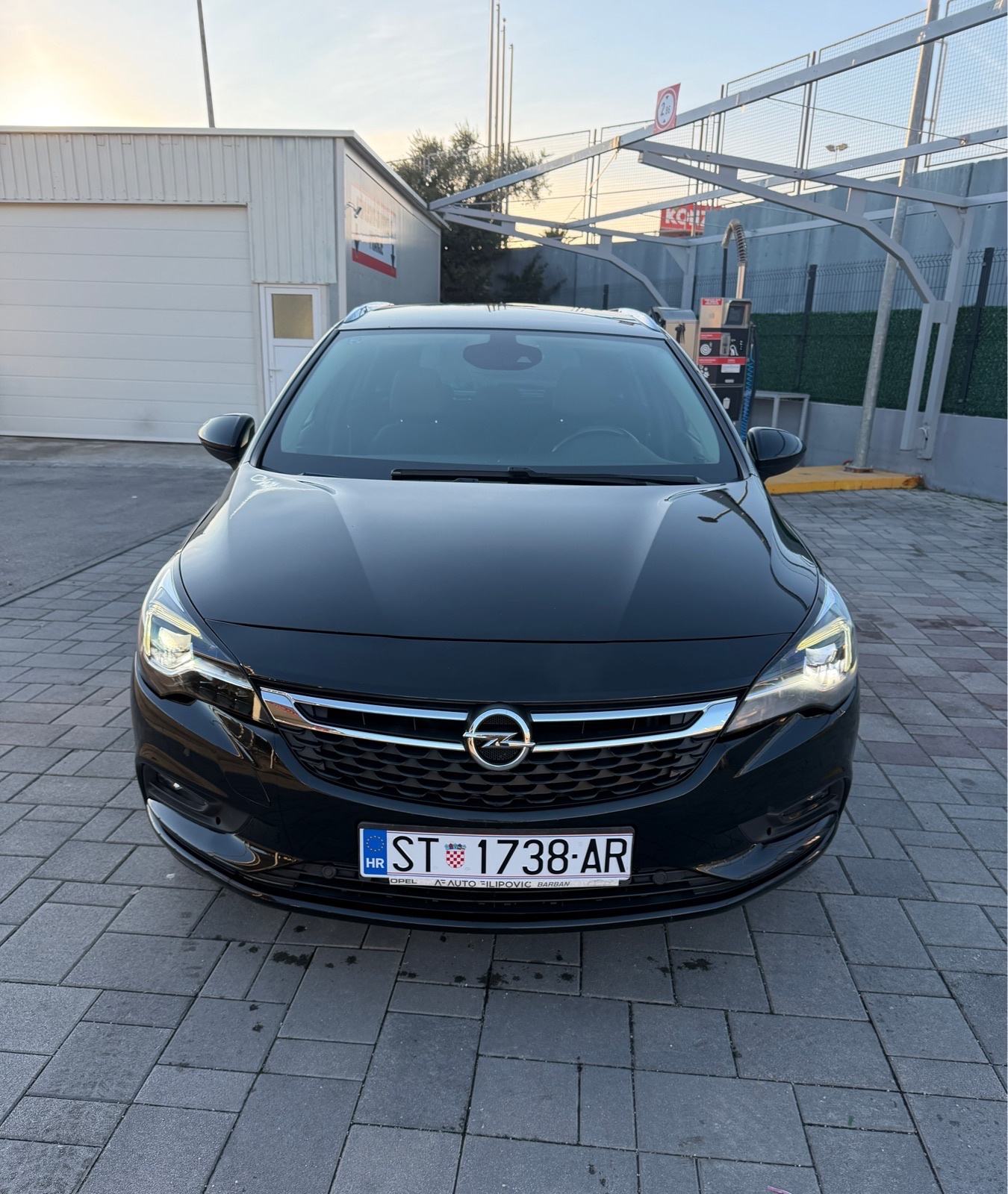 Opel Astra Sporst Tourer 1.0 Benz, Top Stanje, Mnogo Opreme, fotografija 5