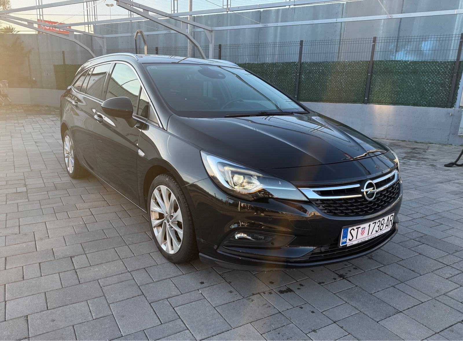 Opel Astra Sporst Tourer 1.0 Benz, Top Stanje, Mnogo Opreme, fotografija 6