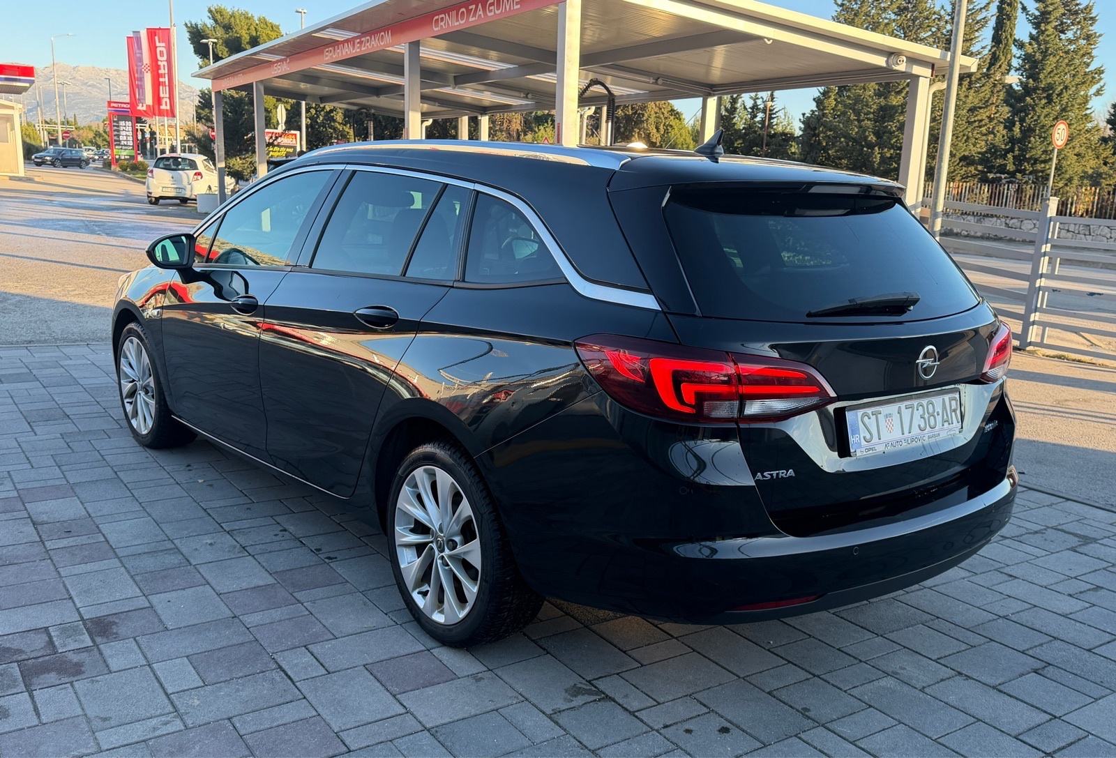 Opel Astra Sporst Tourer 1.0 Benz, Top Stanje, Mnogo Opreme, fotografija 8