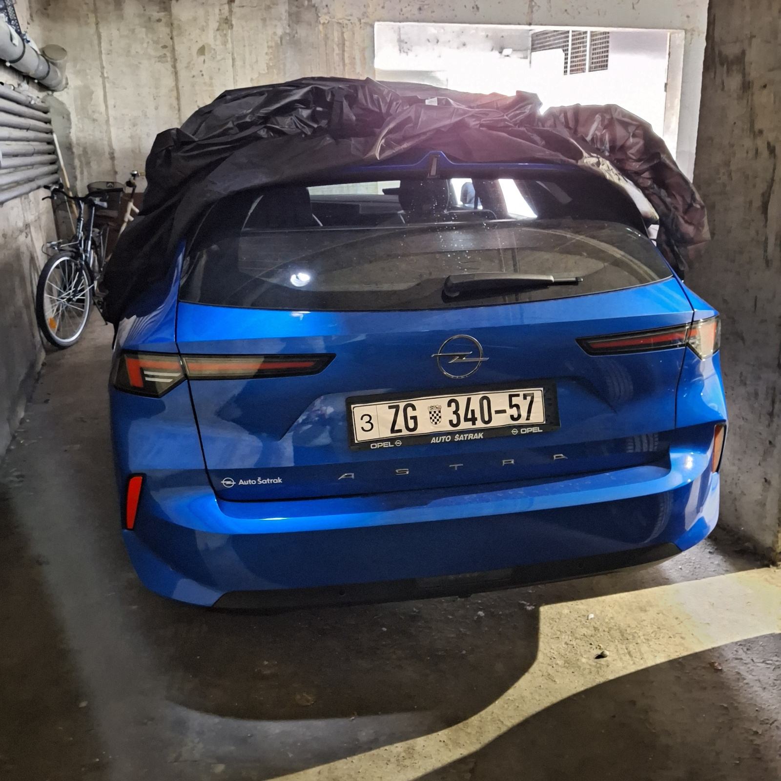 Opel Astra Sports Tourer 1.2 EDITION, fotografija 2