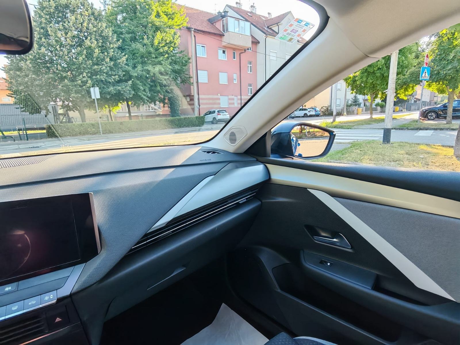 Opel Astra Sports Tourer 1.2 EDITION, fotografija 6