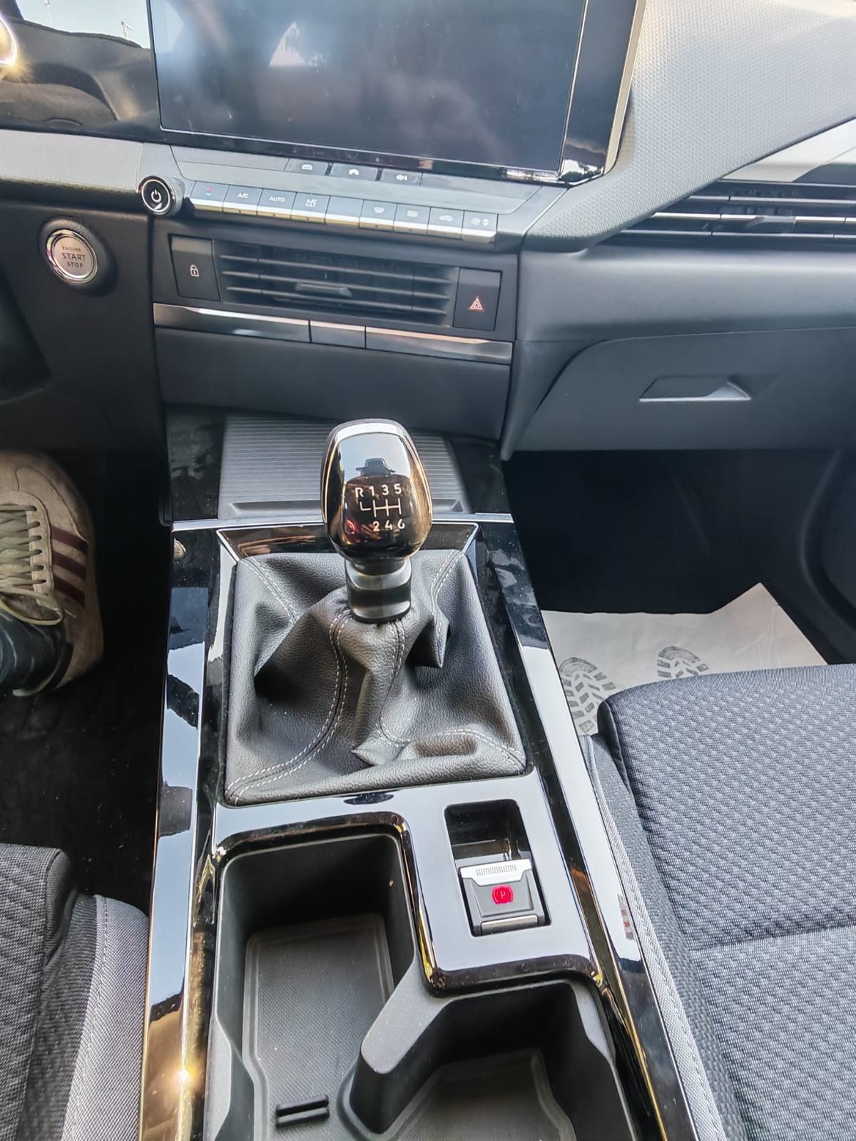 Opel Astra Sports Tourer 1.2 EDITION, fotografija 7
