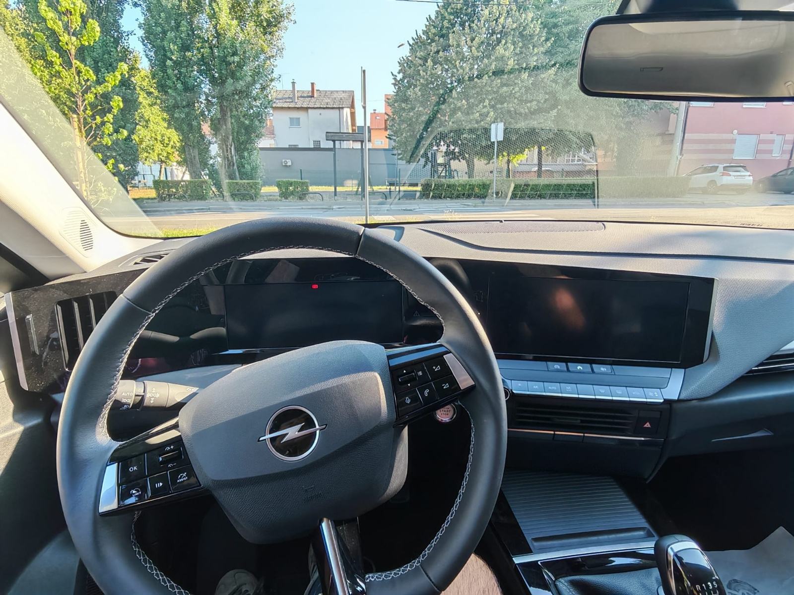 Opel Astra Sports Tourer 1.2 EDITION, fotografija 9