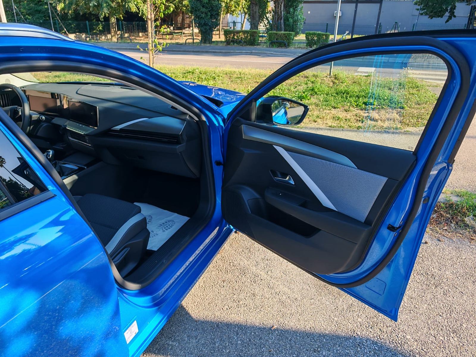 Opel Astra Sports Tourer 1.2 EDITION, fotografija 10