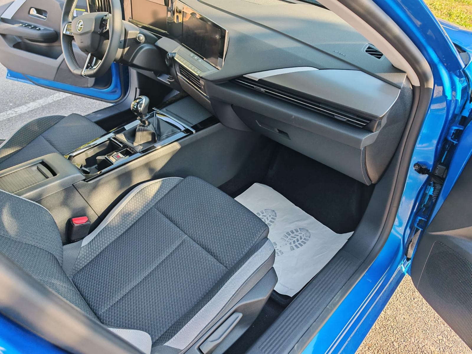 Opel Astra Sports Tourer 1.2 EDITION, fotografija 12