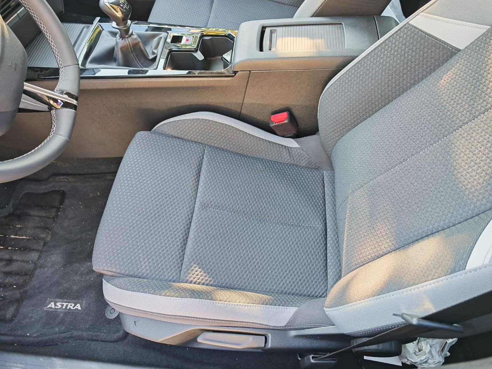 Opel Astra Sports Tourer 1.2 EDITION, fotografija 13