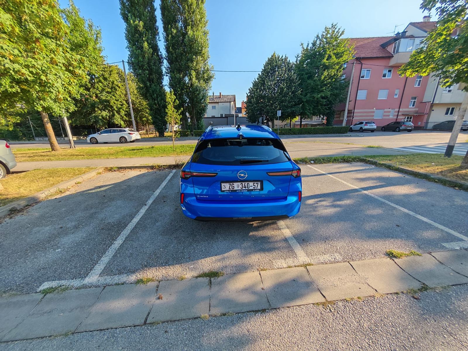 Opel Astra Sports Tourer 1.2 EDITION, fotografija 15