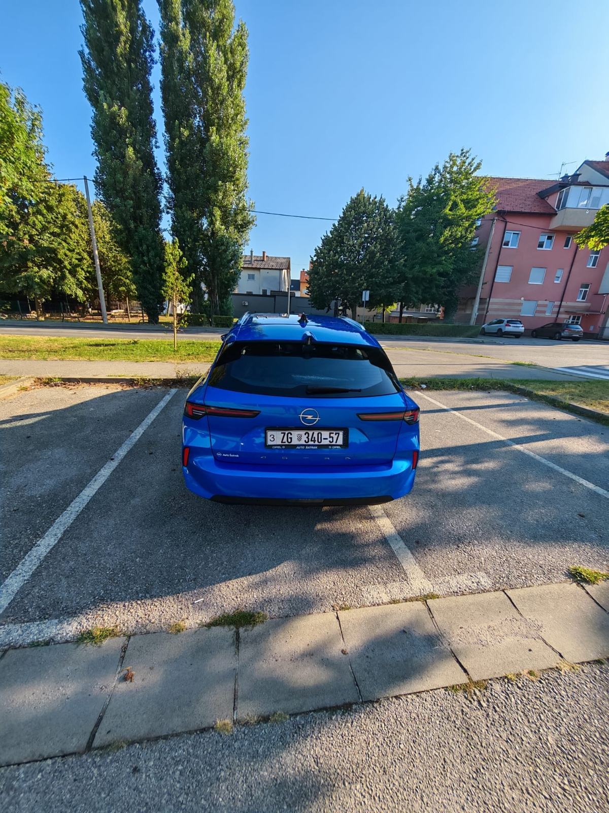 Opel Astra Sports Tourer 1.2 EDITION, fotografija 17