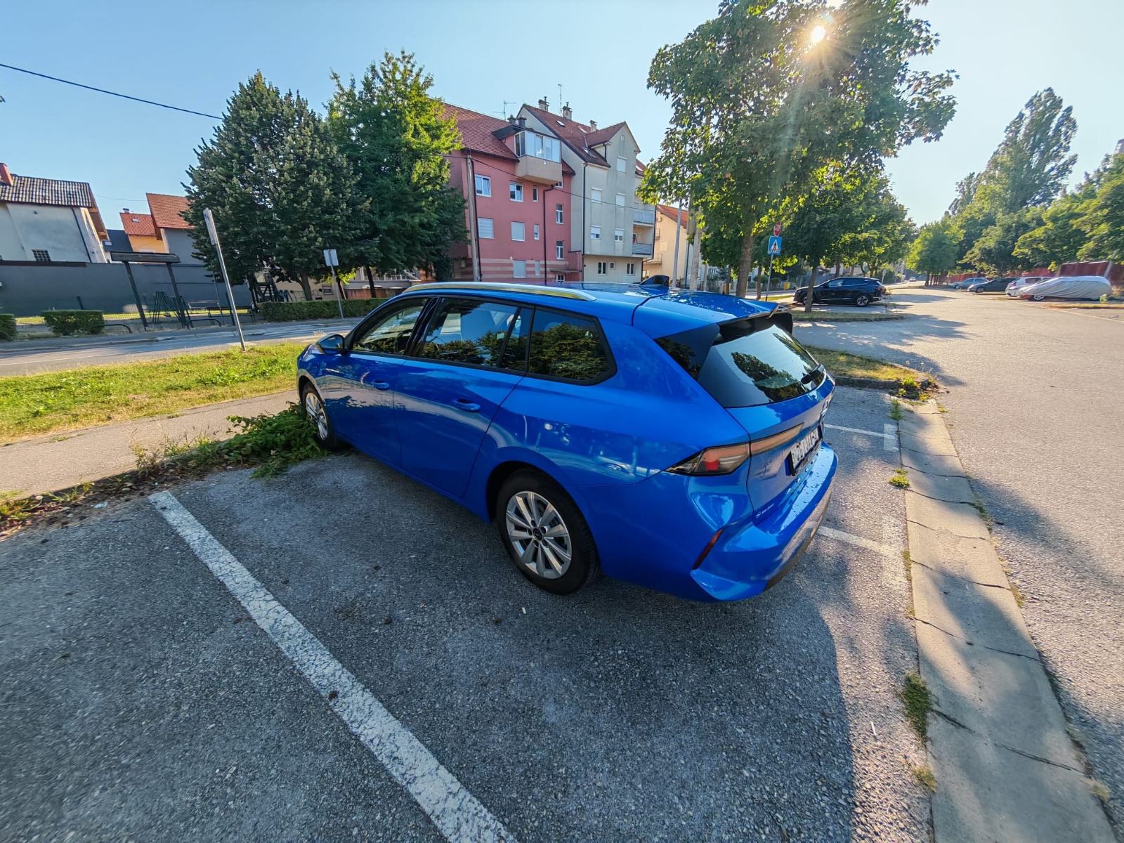 Opel Astra Sports Tourer 1.2 EDITION, fotografija 19