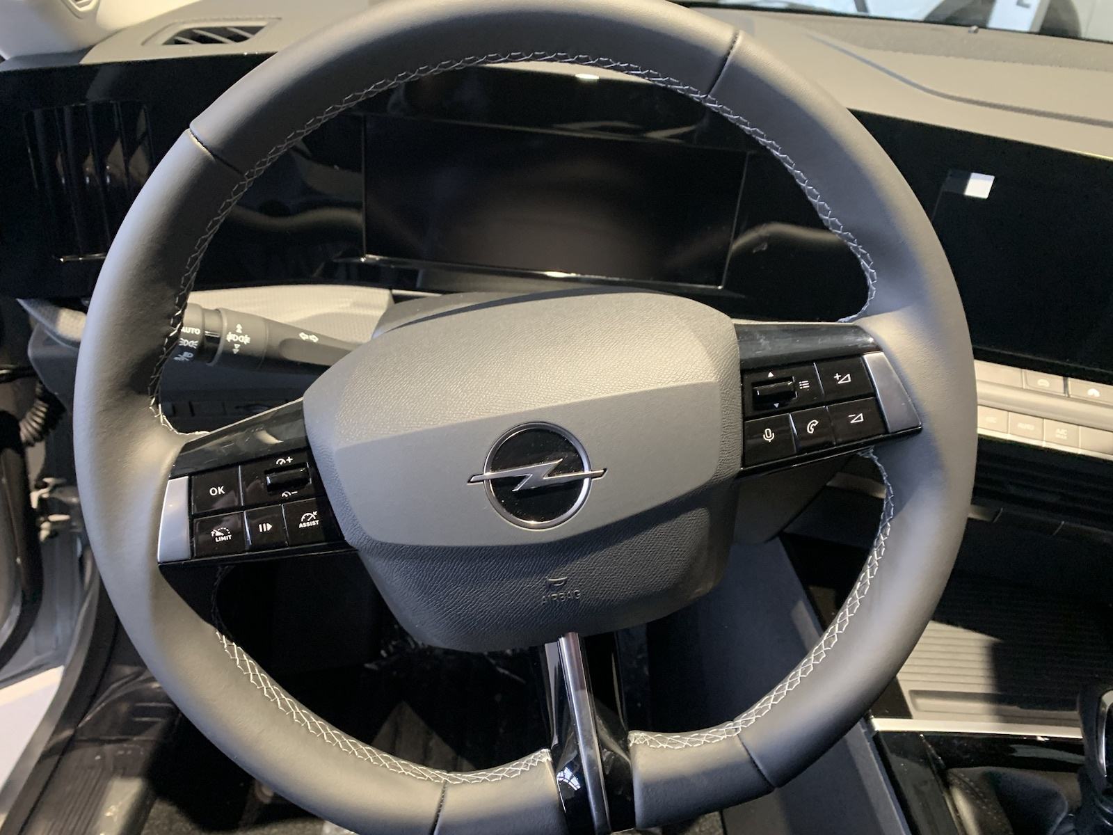 Opel Astra Sports Tourer 1,2 Edition - JAMSTVO -Parking kamera,Keyless, fotografija 7