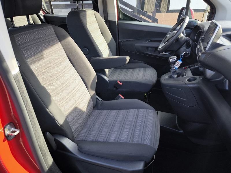 Opel Combo 1,2* 115ks*Klima*Tempomat*Kuka za vuču*, fotografija 12