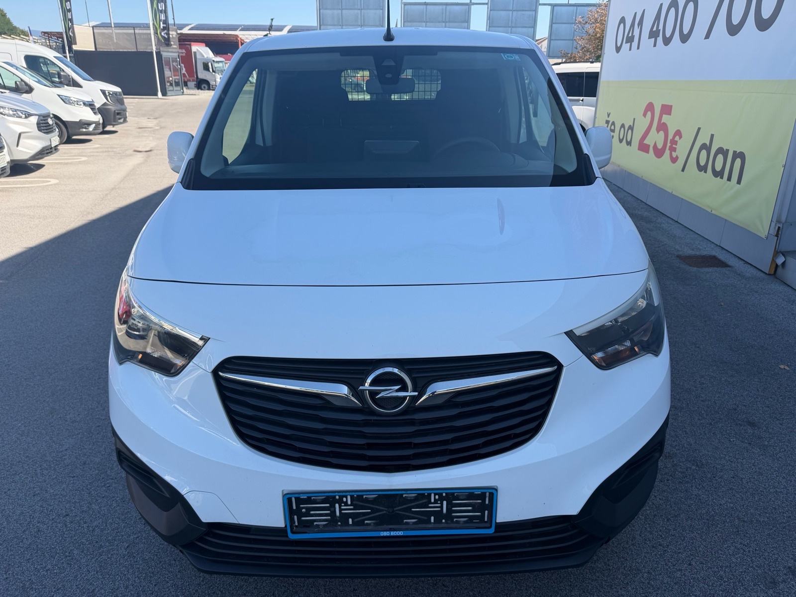Opel Combo 1,2 benzin 2021god//NAVIGACIJA//, fotografija 4