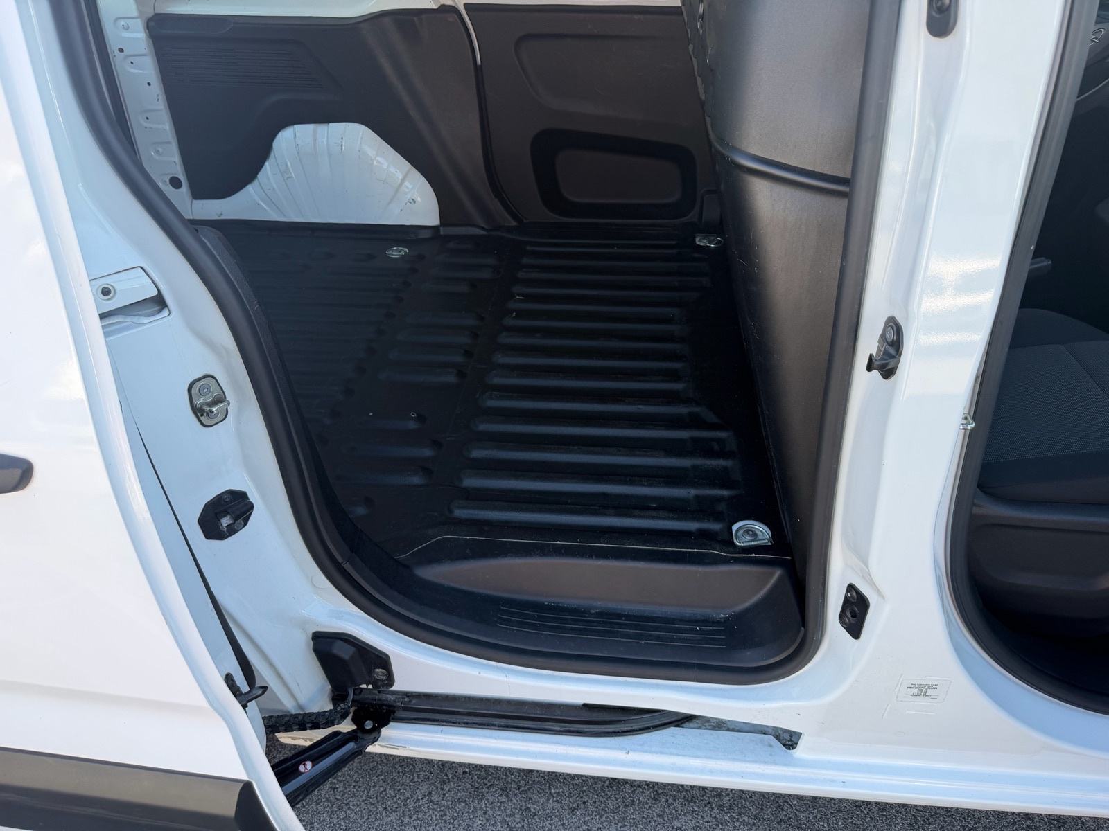 Opel Combo 1,2 benzin 2021god//NAVIGACIJA//, fotografija 6