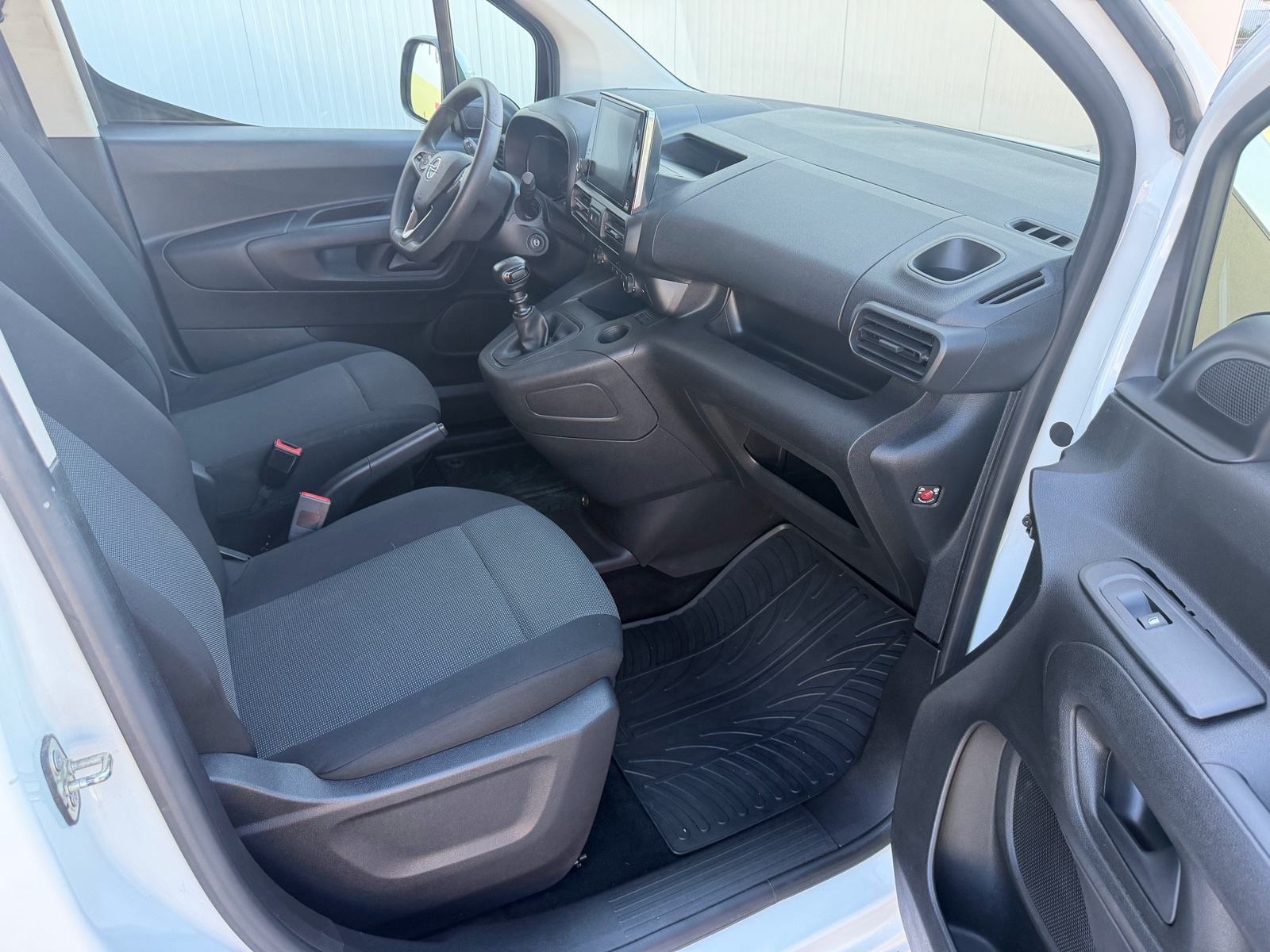 Opel Combo 1,2 benzin 2021god//NAVIGACIJA//, fotografija 10