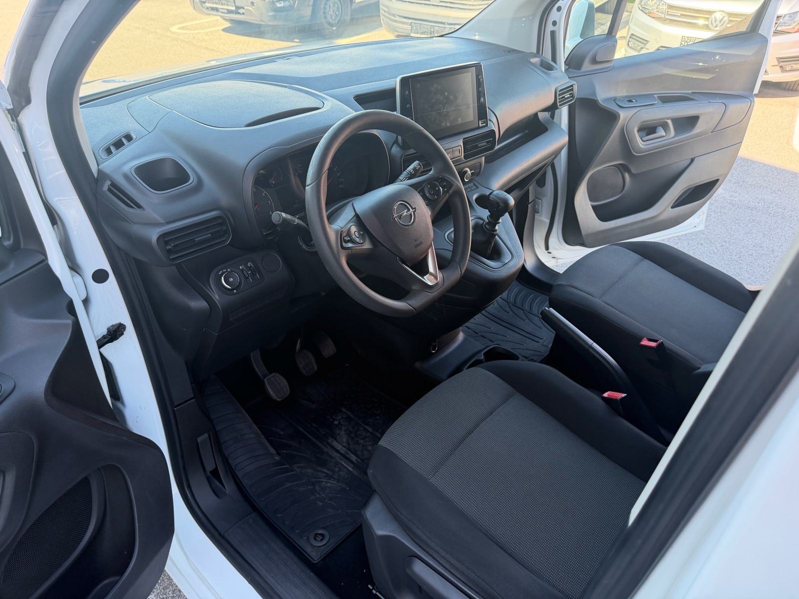 Opel Combo 1,2 benzin 2021god//NAVIGACIJA//, fotografija 11