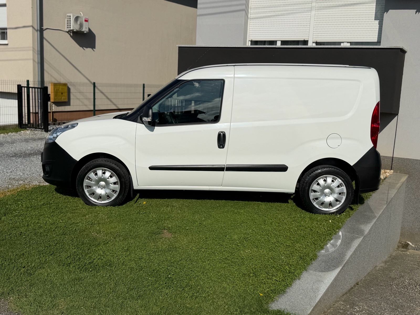 Opel Combo 1,4 Benzin - samo 30.000 km! Moguca zamjena!, fotografija 5