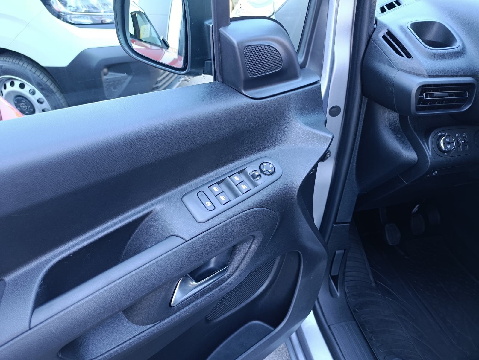 Opel Combo 1.5 CDTi Life, 7 sjedala, tempomat, jamstvo 1.g., fotografija 16