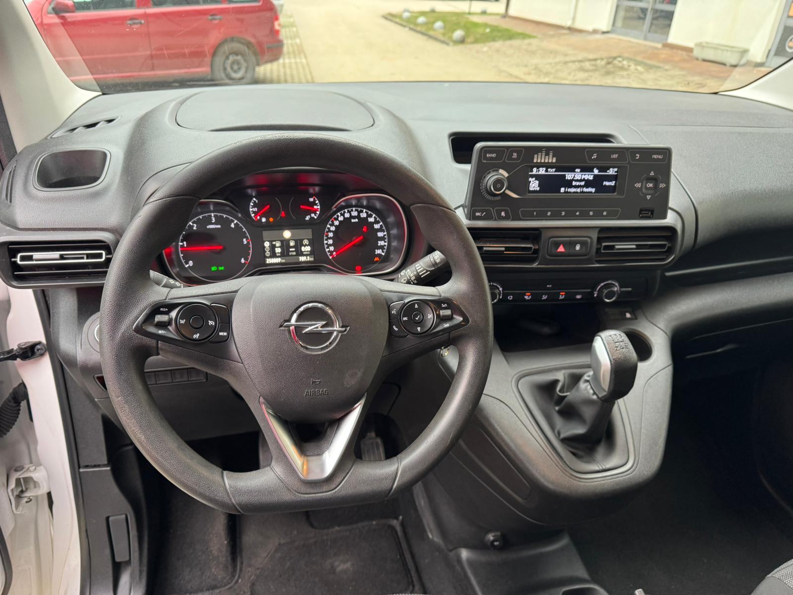 Opel Combo 1,5D, N1, u sustavu PDV-a, veliki servis, odličan, fotografija 9