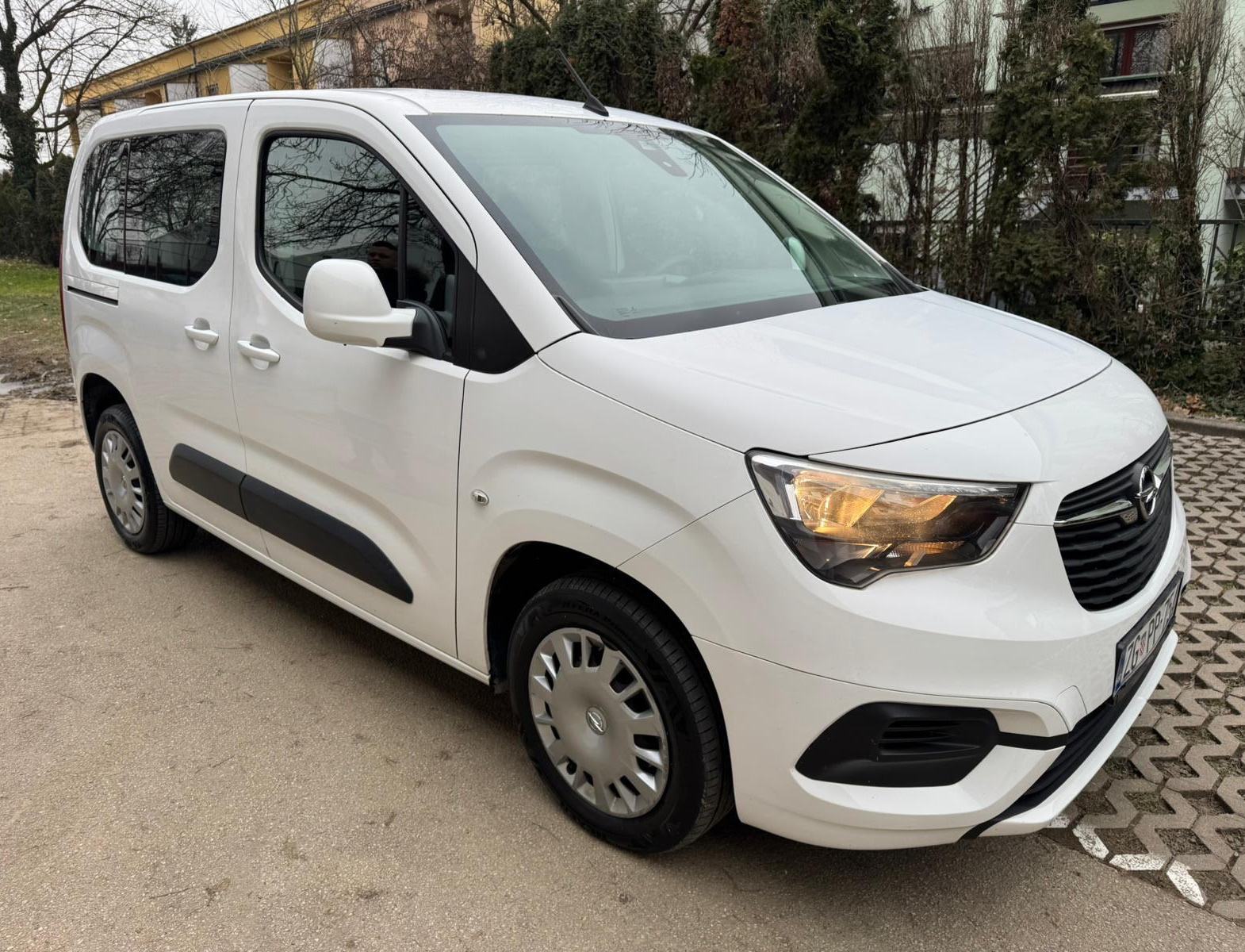 Opel Combo 1,5D, N1, u sustavu PDV-a, veliki servis, odličan, fotografija 1