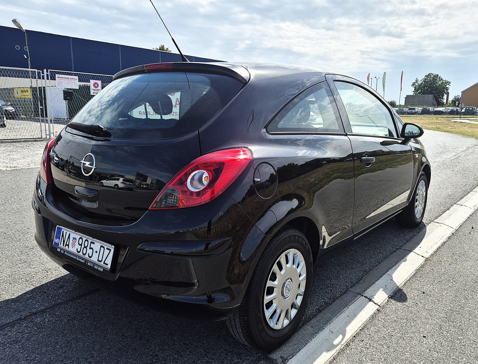Opel Corsa 1,0 12V **REG. DO 01 /2027 .G.**, fotografija 5